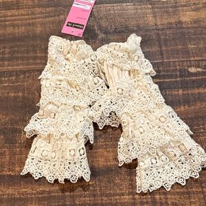Mustard Pie Kids Cream Lace leg/ boot warmers